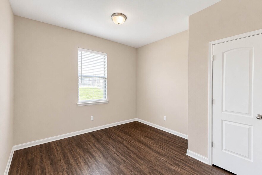 Building Photo - 1602 Kim Loan Dr