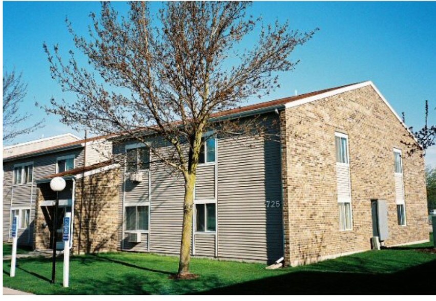 Rensway Apartments 717725 W Lincoln St Waupun WI 53963 Apartment