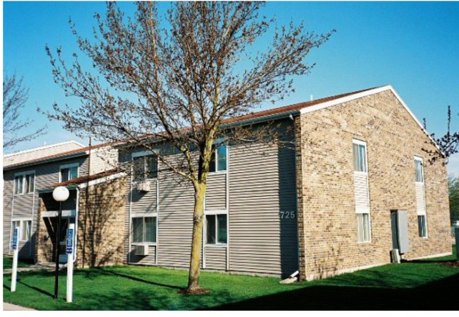 Primary Photo - Rensway Apartments