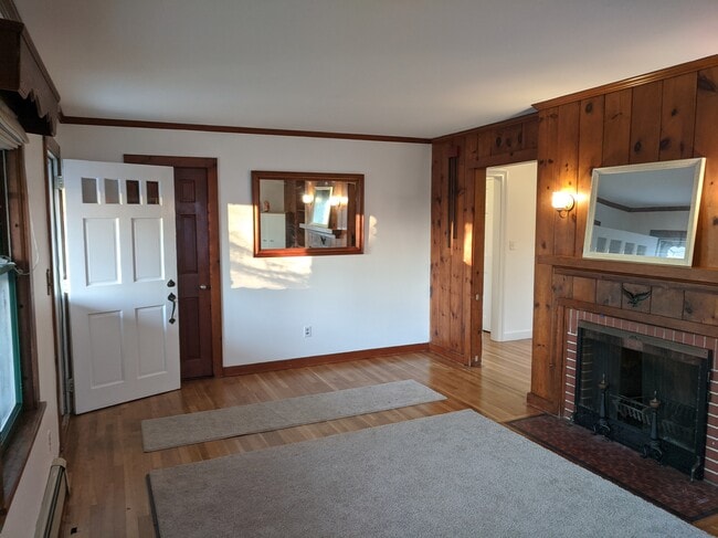 Building Photo - 13 Gallup Ln