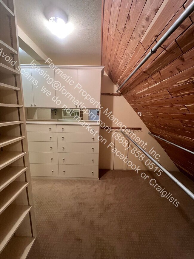 Building Photo - 629 Bellaire St