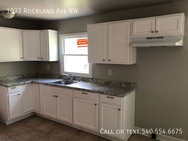 Building Photo - 1033 Rockland Ave NW