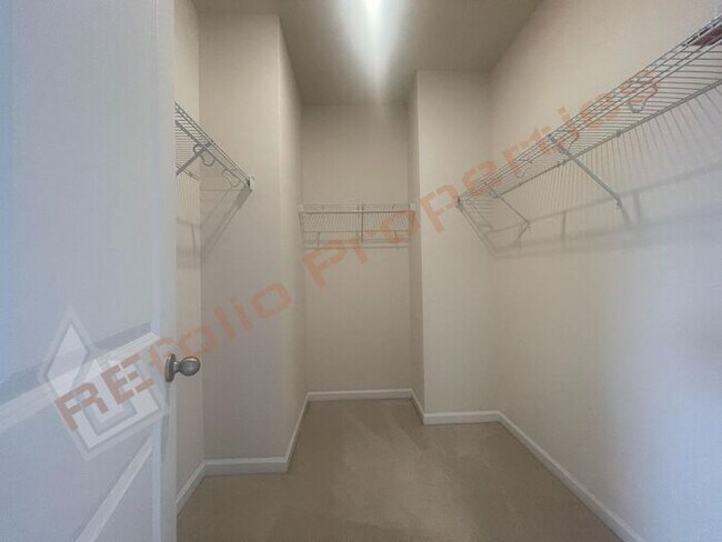Building Photo - Luxury 3 Story 4 BD/3.5 Bath Townhome @ Sm...