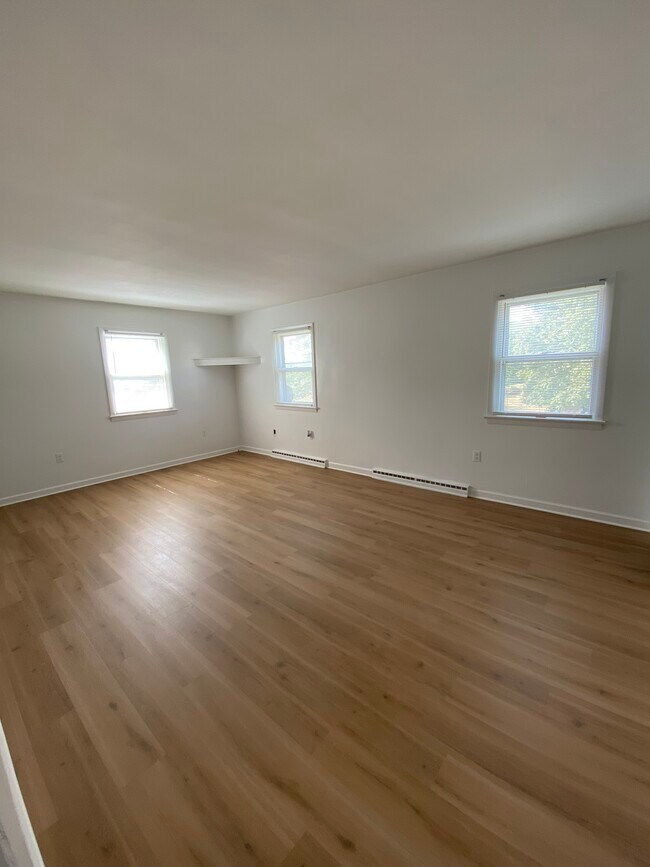 Building Photo - 327 Griffith Dr