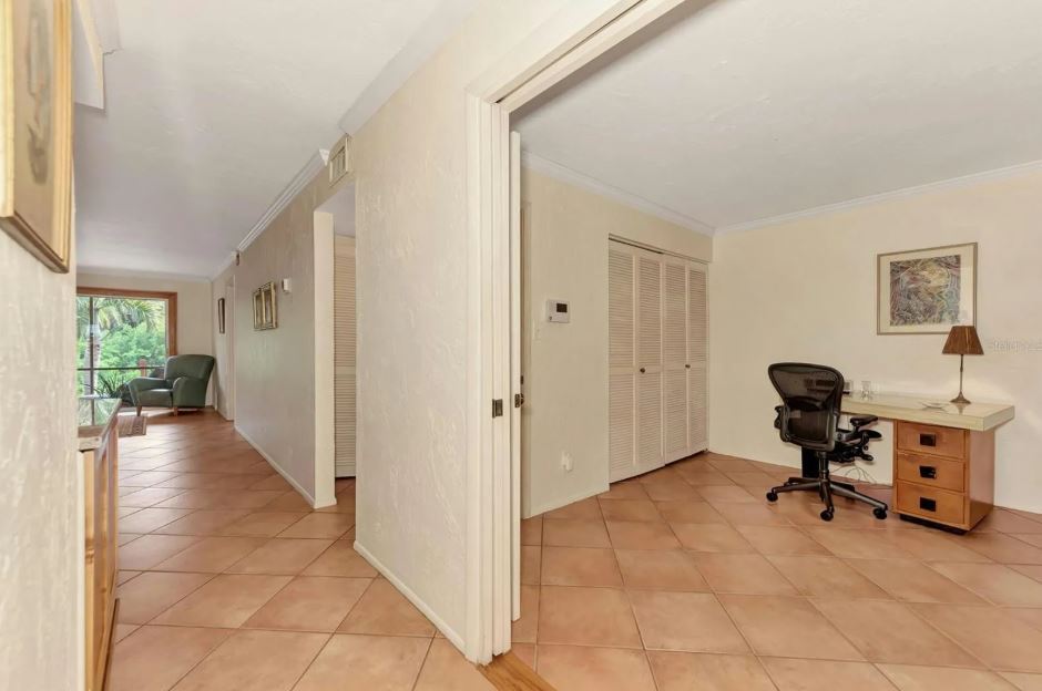 Building Photo - 1650 Pine Tree Ln