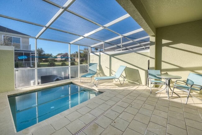 Building Photo - 1425 Retreat Cir