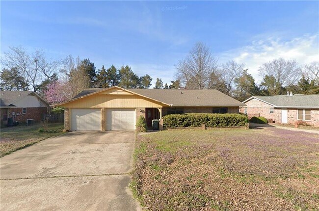 Primary Photo - 2153 Loren Cir
