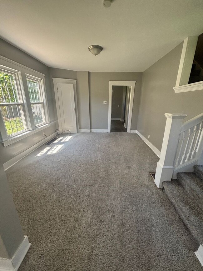 Building Photo - 3-Bedroom Colonial with full basement AVAILABLE IMMEDIATELY-(Private paying Tenants)