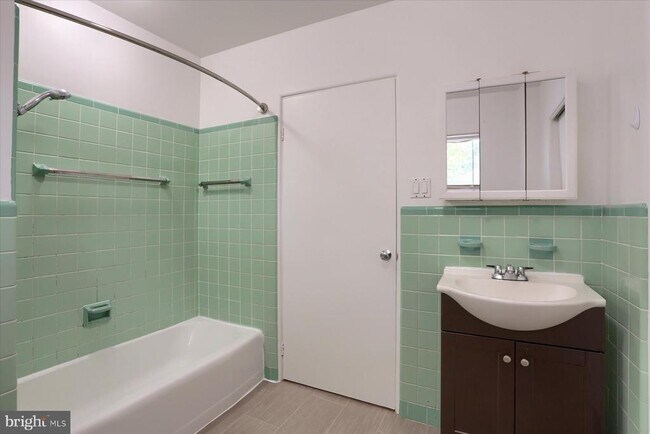 Building Photo - 307 Linden Ave