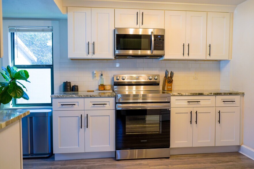 Building Photo - 3835 4th Ave N