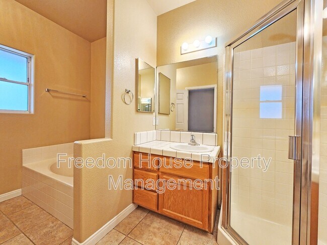 Building Photo - 1421 Star Rd