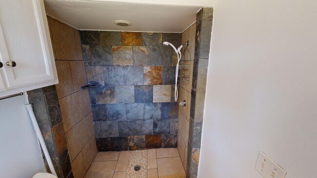 Building Photo - 2842 115th St