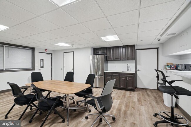 Building Photo - 2101 Chestnut St