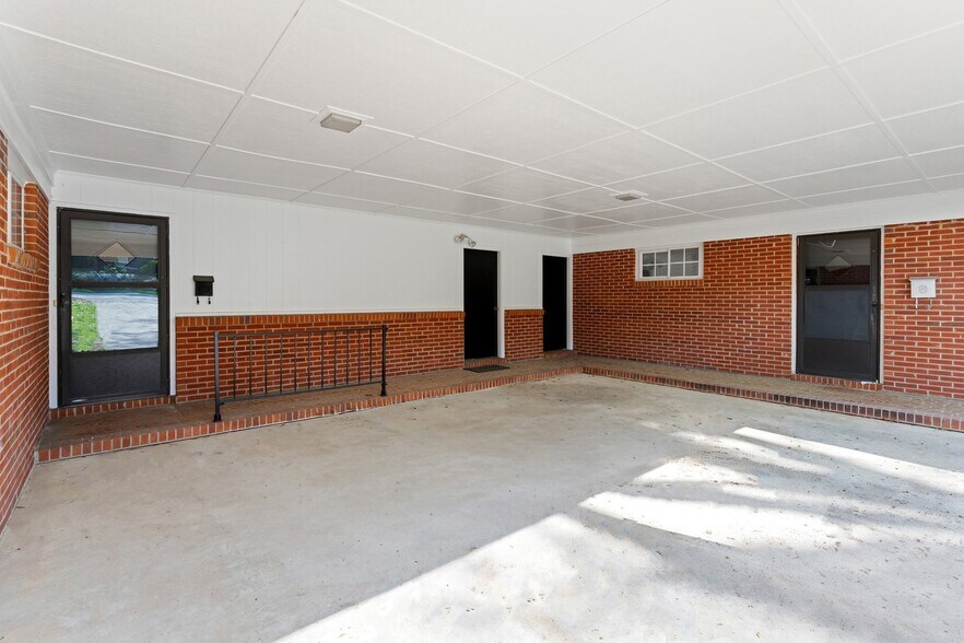 Building Photo - 30 Knoxbury Terrace