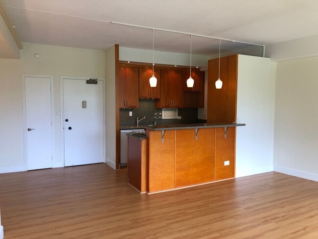 Building Photo - 2 Bed 2 Bath 1 Parking at Marco Polo Apartments, Great Views and Amenities!!!