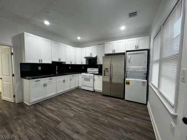 Building Photo - 110 Rockland Ave