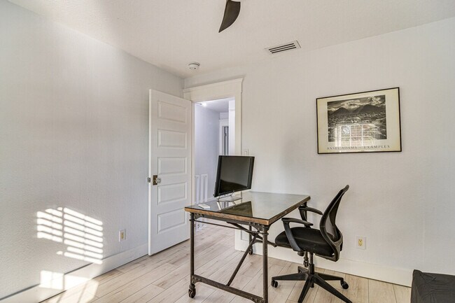 Building Photo - 5172 Coquina Key Dr SE