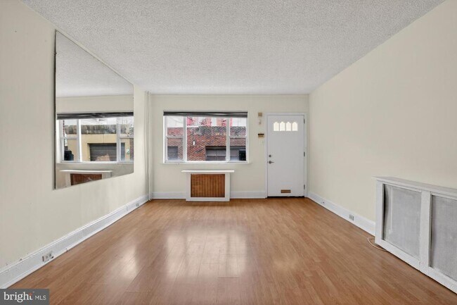 Building Photo - 1519 Emily St
