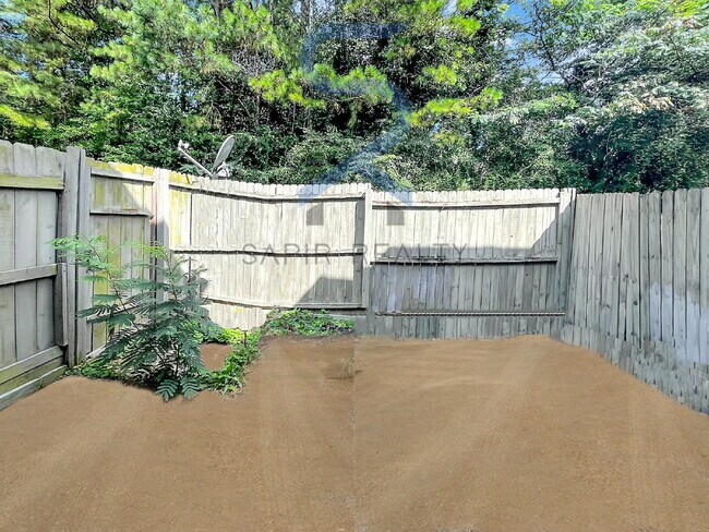 Building Photo - Move in before November 15th and choose yo...