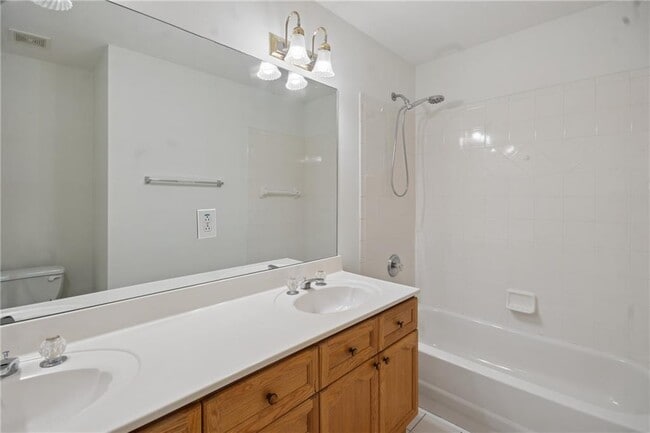 Building Photo - 270 Edwardton Ct
