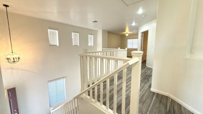 Building Photo - 10631 Streamside Ave