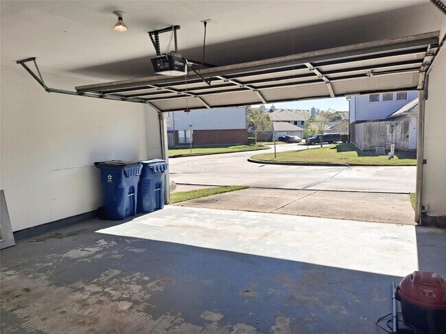 Building Photo - 1365 El Camino Village Dr