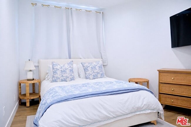 Building Photo - 842 11th St