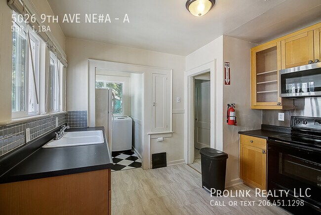 Building Photo - 5026 9th Ave NE