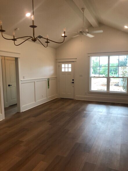 Building Photo - 837 Heiress Ct