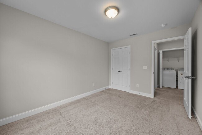 Building Photo - 211 N Stingray Ln