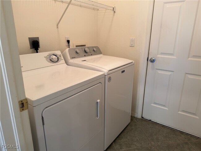 Building Photo - 15057 Balmoral Loop