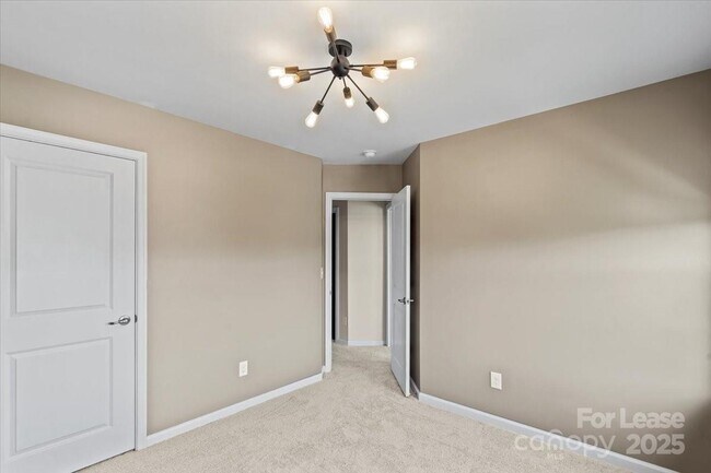 Building Photo - 3323 Major Samuals Way