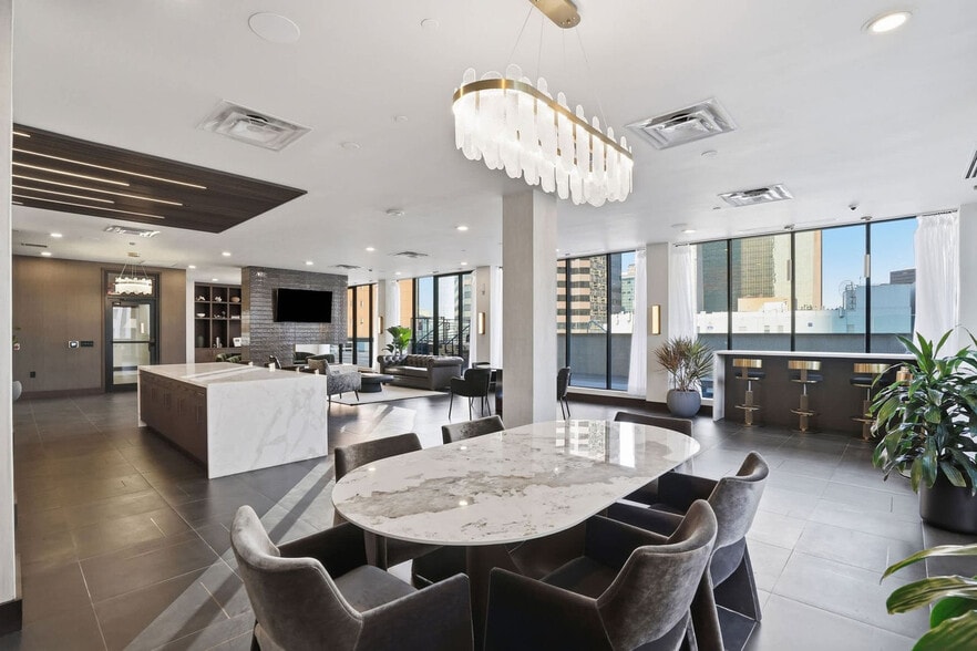 Building Photo - 411 N Akard St