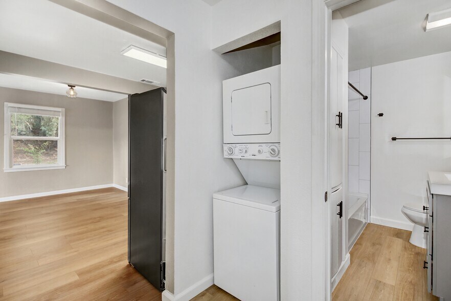 Building Photo - 47 Fallon Ln