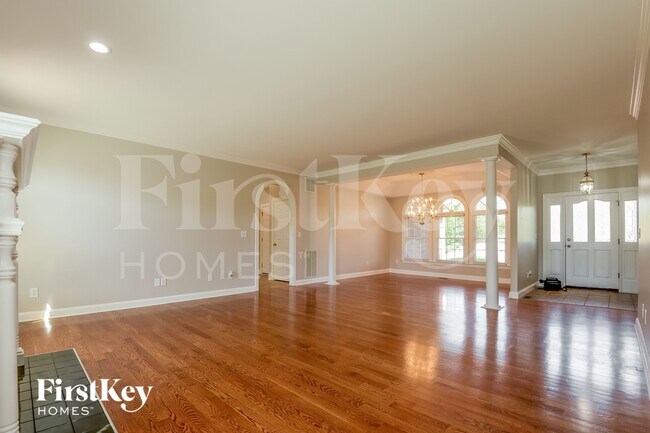 Building Photo - 121 Sawgrass Ln N