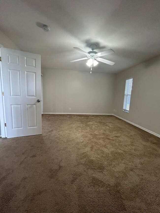 Building Photo - 3 Bedroom 2 Bath 2 Car Garage In Cape Coral!