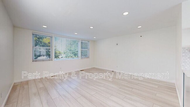 Building Photo - 1300 Garfield St