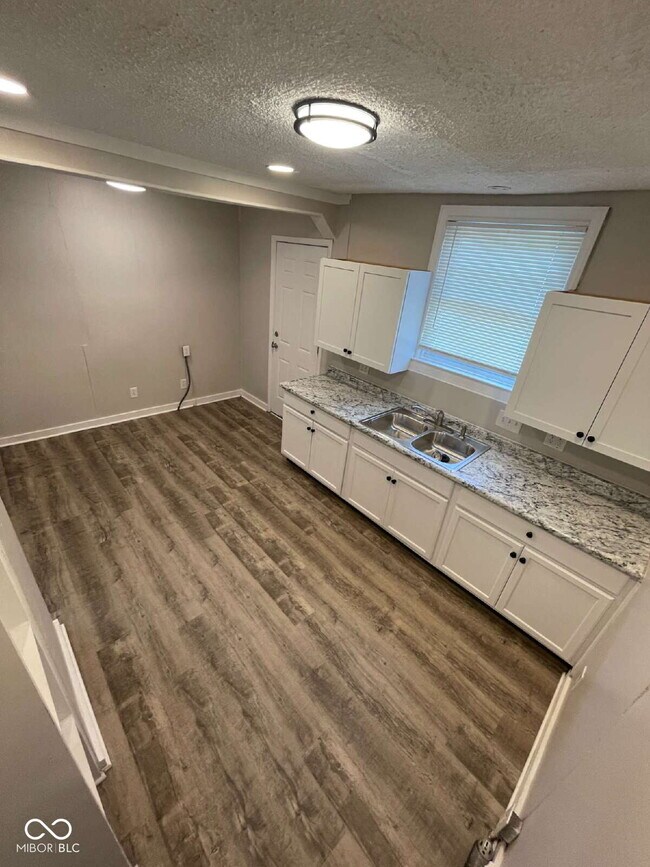 Building Photo - 324 N Linwood Ave