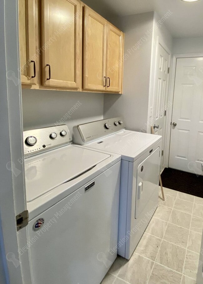 Building Photo - Updated 3BR - 2BA Gardener's Dream, w/ RV parking