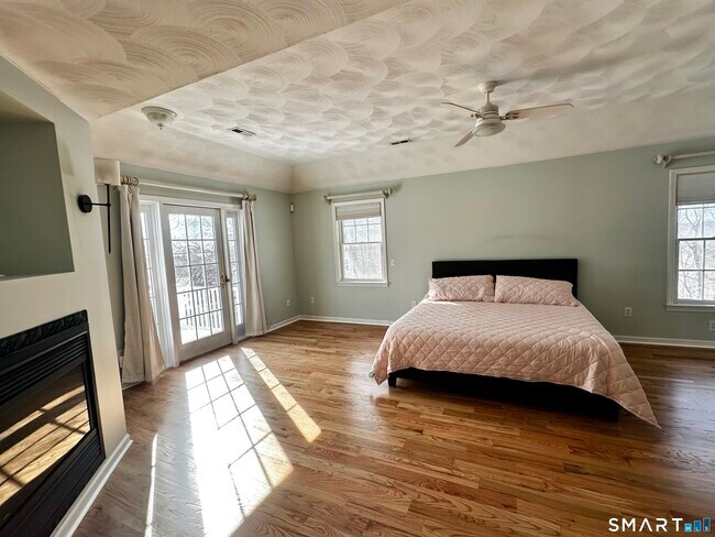 Building Photo - 9 Leeward Ln