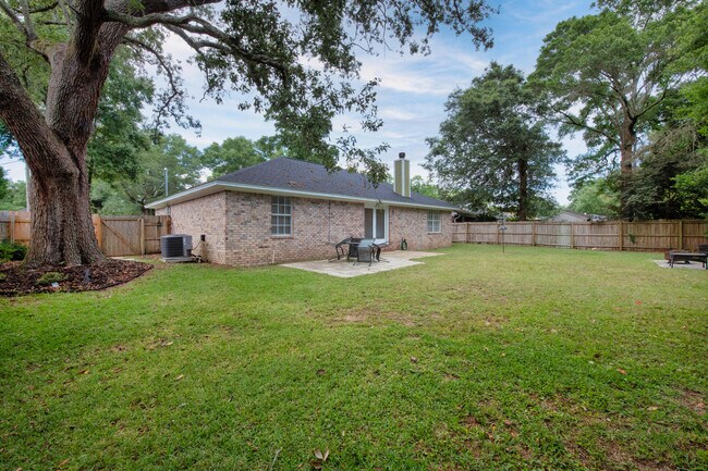 Building Photo - 3213 Desert St