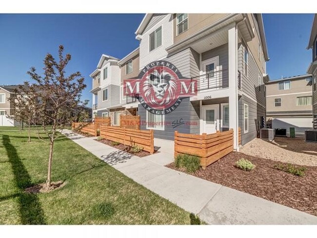 Primary Photo - Beautiful 4 Bed 4 Bath Townhome in South J...