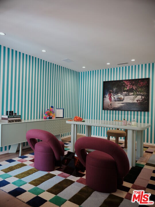 Building Photo - 661 Doheny Rd