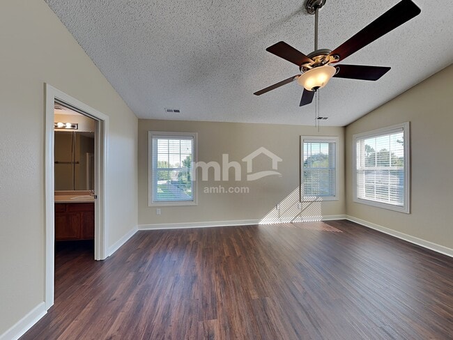 Building Photo - 9734 Lomax Dr