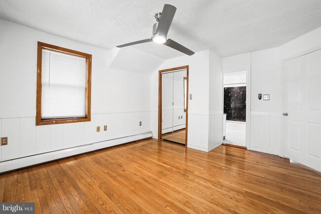 Building Photo - 2206 S Fern St