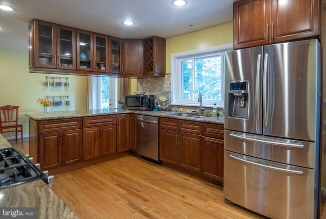 Building Photo - 2205 Parker Ave