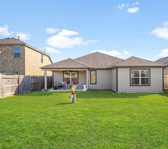 Building Photo - 15419 Royce Holly Dr