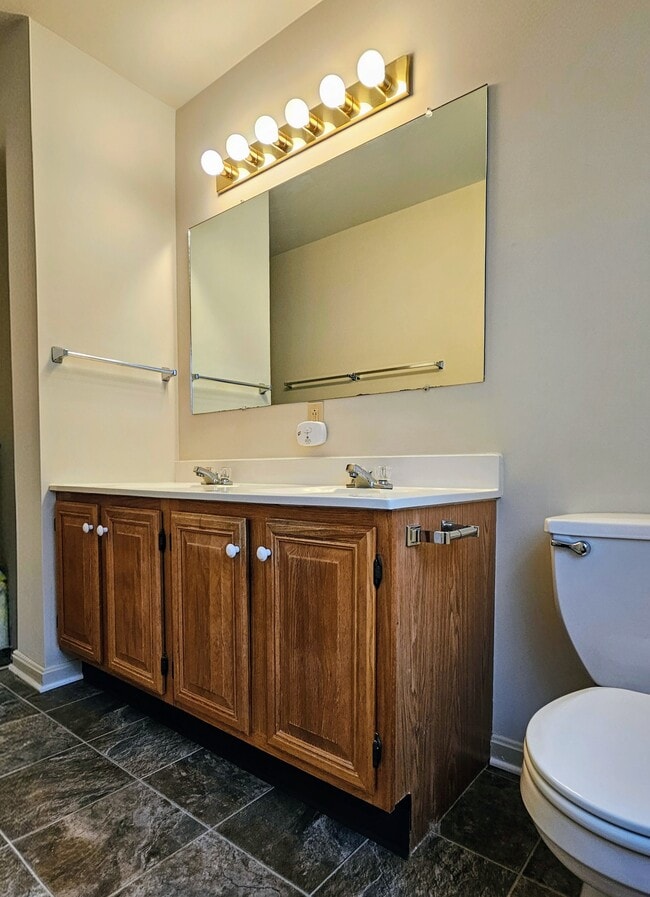 Building Photo - 88 Robinhill Dr