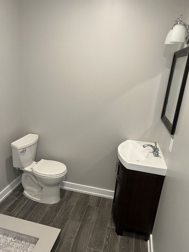 Building Photo - 1 br, 1 bath Duplex - 168 Green Lane Level 1