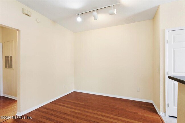 Building Photo - 13703 Richmond Park Dr N